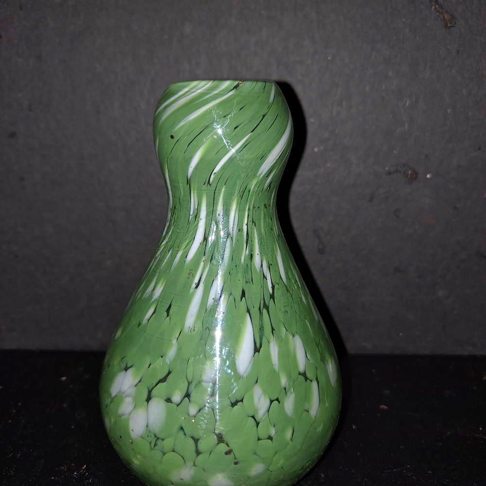 Hand Blown Art Glass Bud Vase Green White Marble Swirl Pattern  4.5” Tall